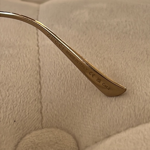 Authentic Gucci Sunglasses - LIKE NEW - Picture 10 of 11